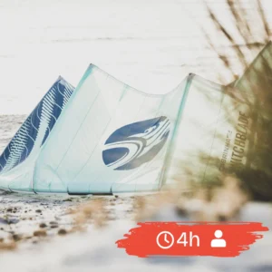 Latawiec Cabrinha rozłożony na plaży w Kalpitiyi, przygotowany do indywidualnej lekcji kitesurfingu w ramach 4-godzinnego kursu Windspired.