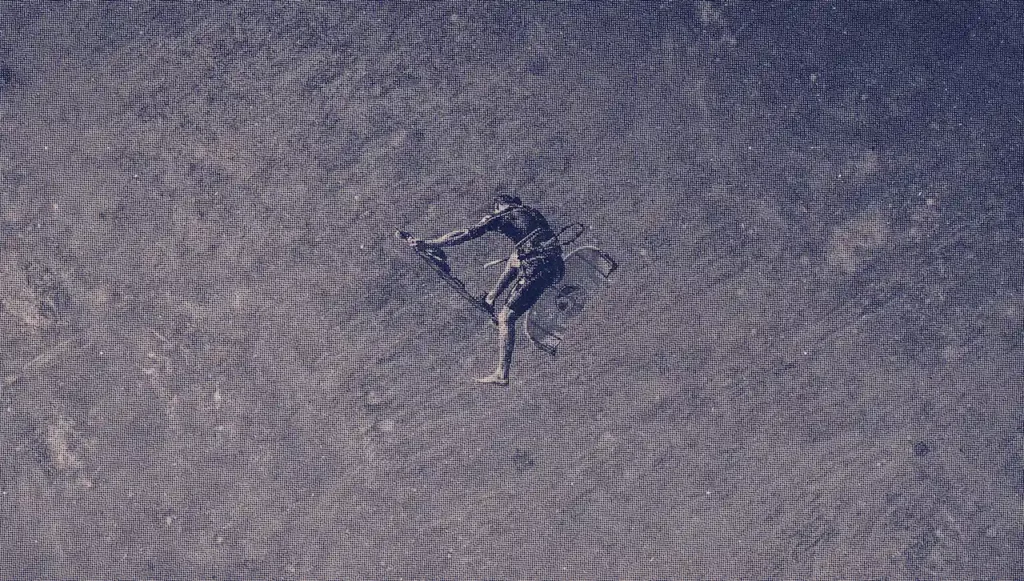 Hombre en el aire haciendo un truco con cometa Cabrinha durante una sesión de coaching de 2 horas en Kalpitiya.